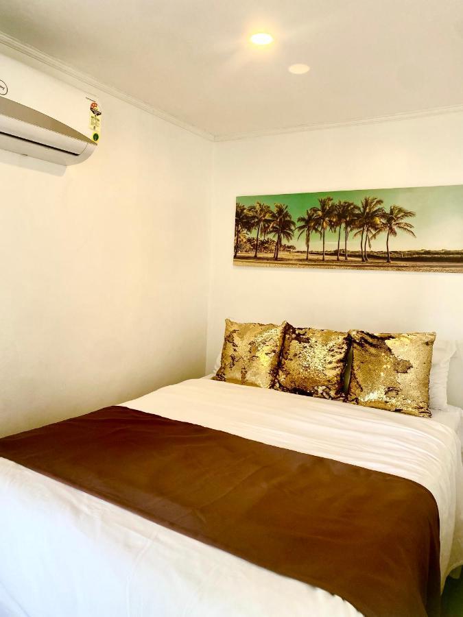 Isabelle Royale Suites Makati Manila Esterno foto