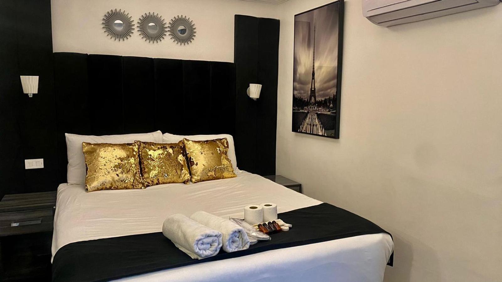 Isabelle Royale Suites Makati Manila Esterno foto